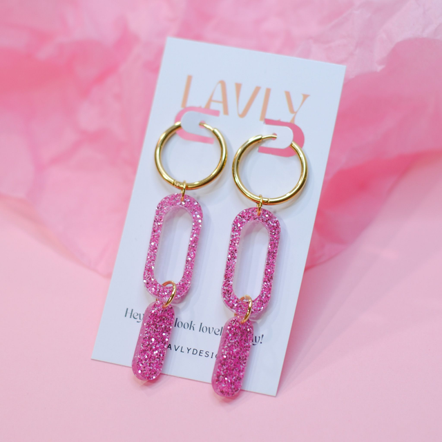 Välke-korvakorut, pinkki glitter, kullattu teräs