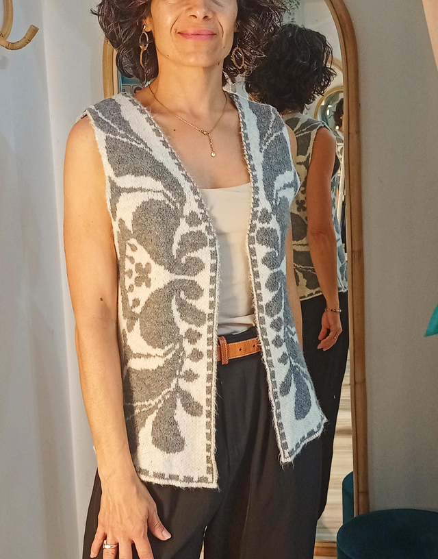 Chaleco abierto estampado arabescos