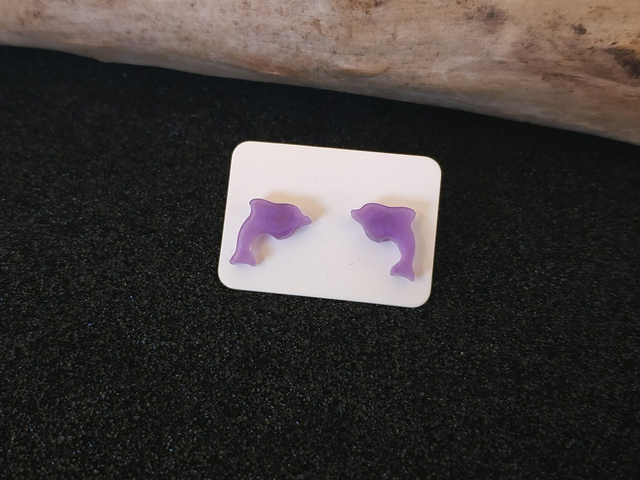 Boucles d'oreilles clous dauphin violet