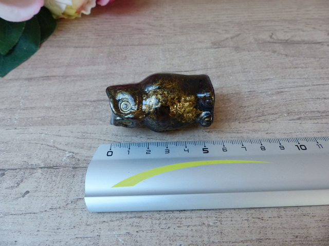 Figurine Miniature Hibou en Céramique Polychrome Mordoré - Objet Vintage Porte-Bonheur - Sculpture Chouette Marron et Doré pour Collection