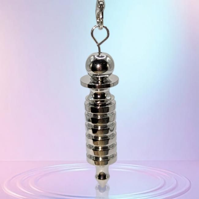 Pendule Isis en laiton chromé 