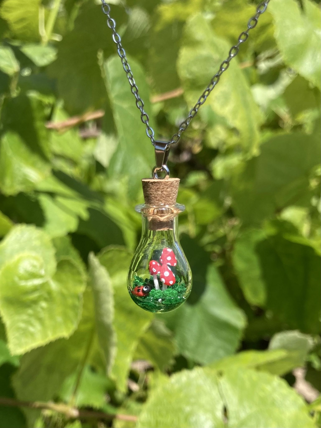 Pendentif amanite rouge