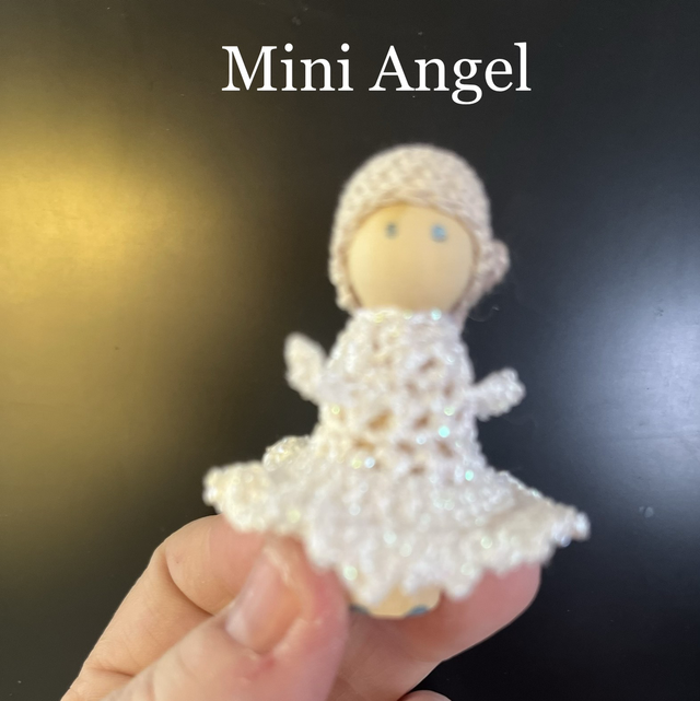 Mini peg people (please pick which one you want)