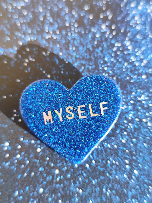 Broche cœur à paillettes - message : MYSELF