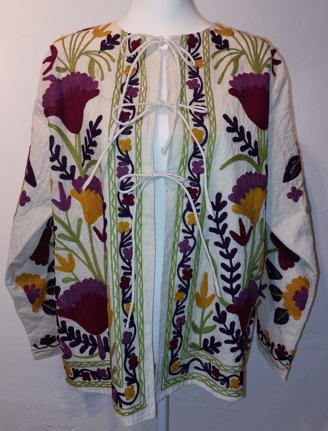 Veste d&#039;été brodée Suzani, confectionnée à la main en coton flammé naturel