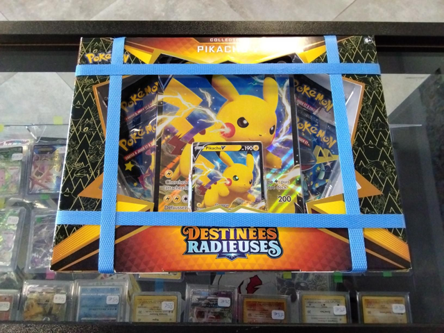 Coffret Pikachu V destinées radieuse 