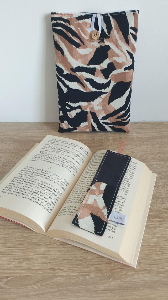 Pochette à livre + marque pages sauvage