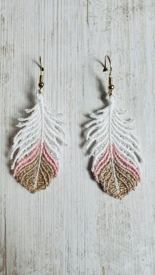 Boucles d'oreilles "feuilles tricolores" en dentelle