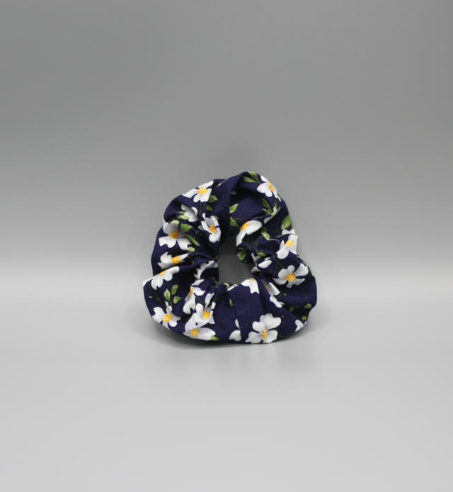 Blue with white daisies