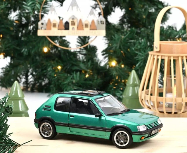 Peugeot 205 GTi Griffe avec toit vitré 1991 Vert Norev 184847 1/18