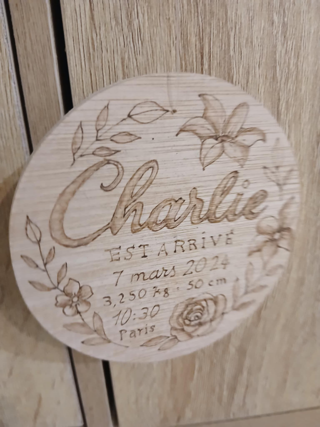 Pastille décorative ronde en bois personnalisée – Pyrogravure artisanale