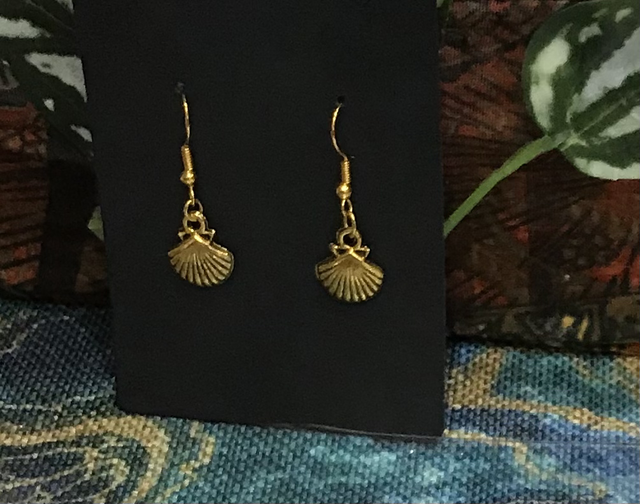 Gold Coloured Dangling - GCD18