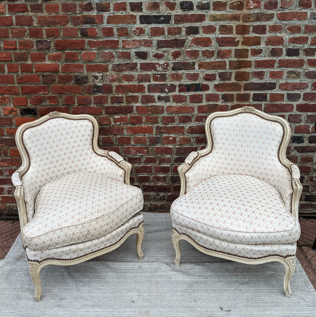 Paire de fauteuils bergère style Louis XV
