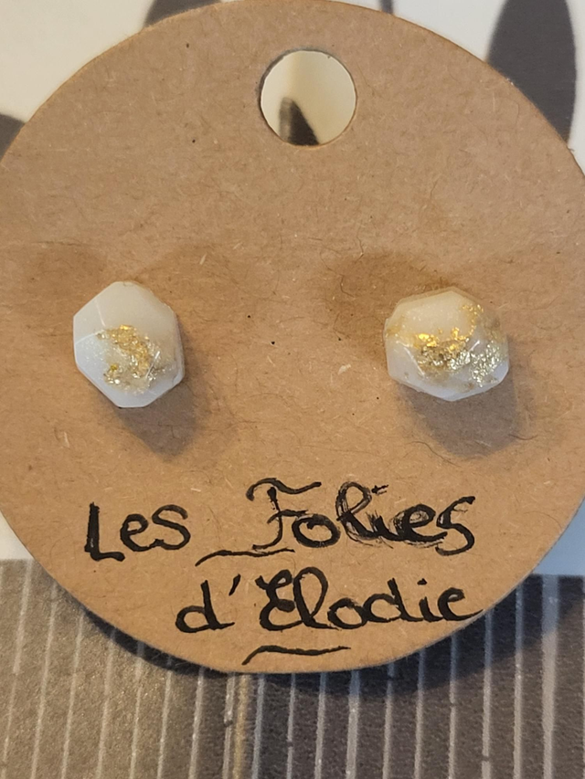 Boucles d&#039;oreilles puce 
