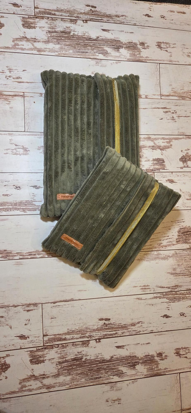 Pochette à livre, velours vert olive