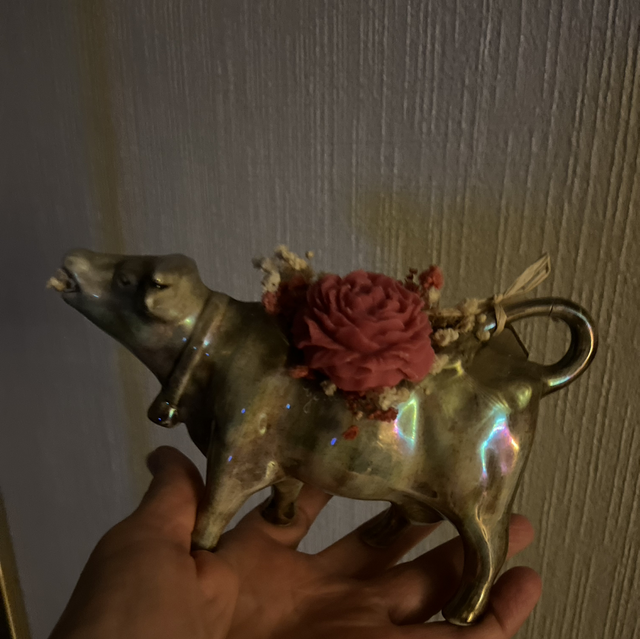 Vache parfumée à la rose