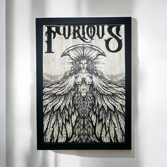 Gravure femme harpie guerrière – Art mural fantastique en bois