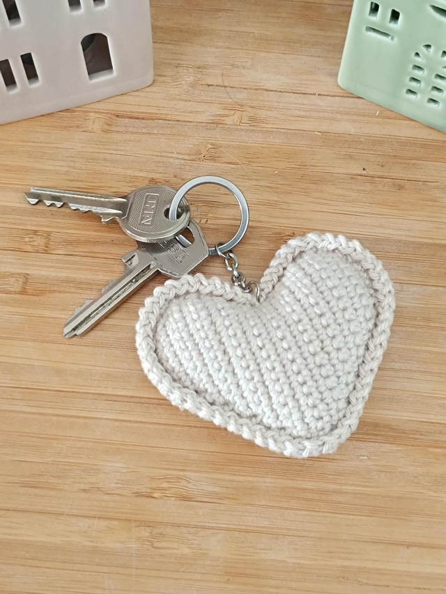 Porte-clés LOVE en crochet - Perle