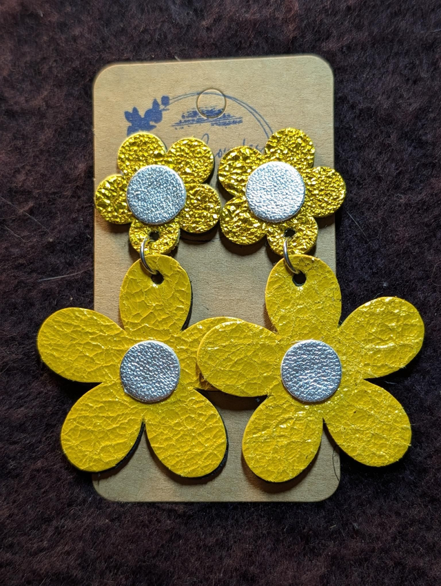 Boucles d'oreilles marguerite jaune m008