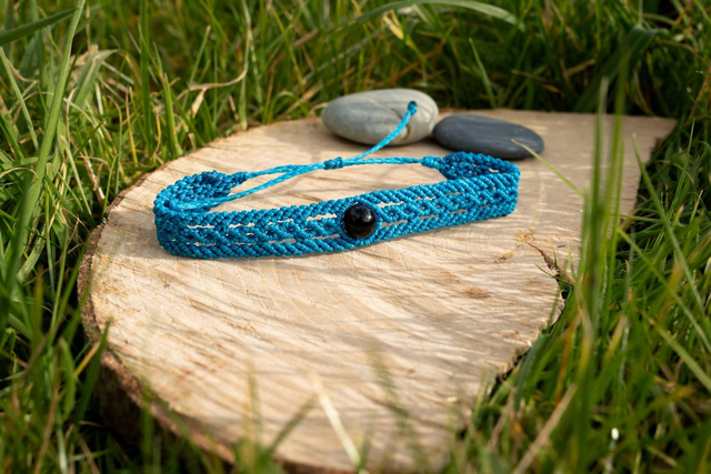 Bracelet en micro-macramé avec perle Obsidienne noire