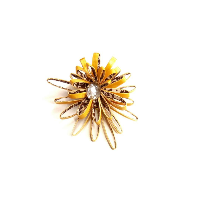 Broche florale en marqueterie de paille de seigle