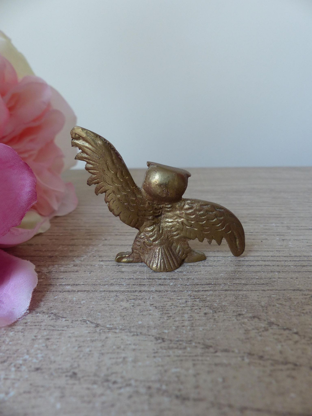 Figurine Miniature Hibou en Laiton Vintage – Statuette Hibou Ailes Déployées – Oiseau en Colère Décoratif – Collection Animaux en Laiton