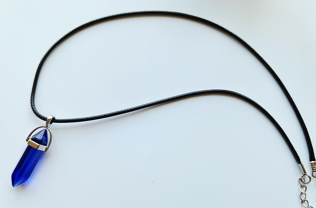 Faux Crystal Glass Necklace (blue)  