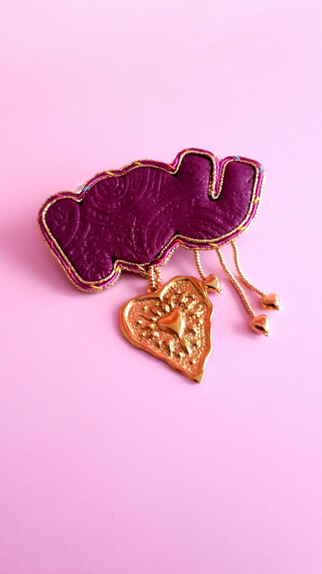 Broche Coups de coeur prune et doré (grande)