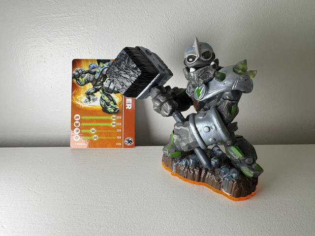 Crusher - Earth - Skylanders - Giants