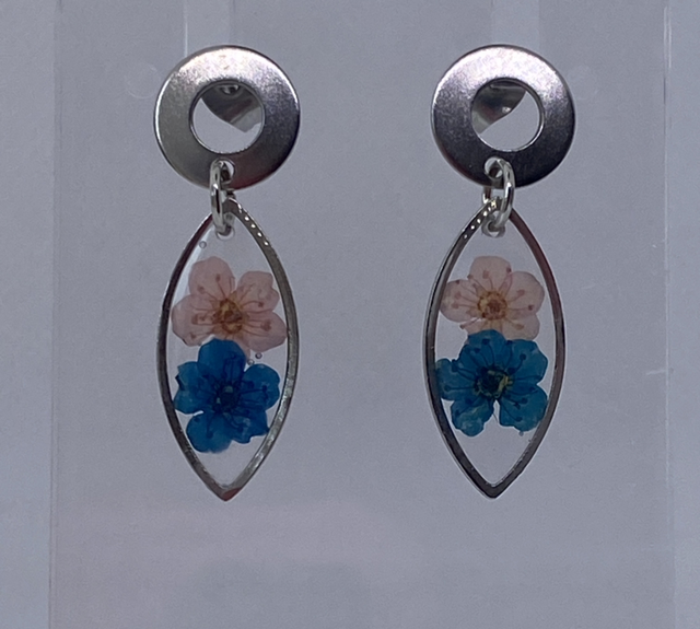 Silver earrings with real flowers 