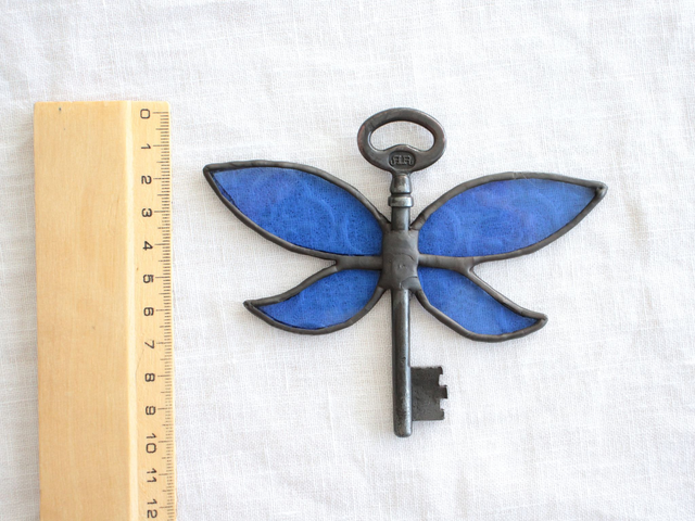 🗝️ Clé volante féerique "Mélusine" en vitrail