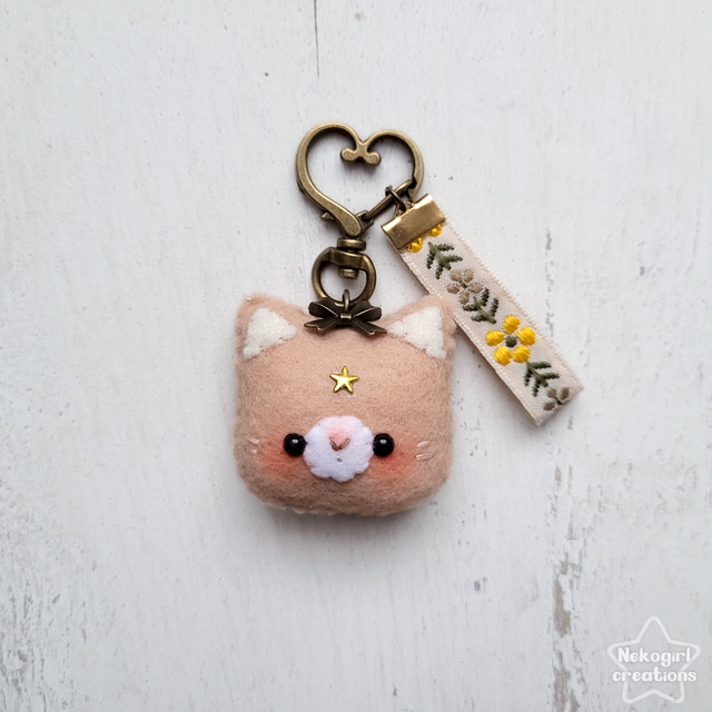 Porte-clé en feutrine fait-main - Chat brun