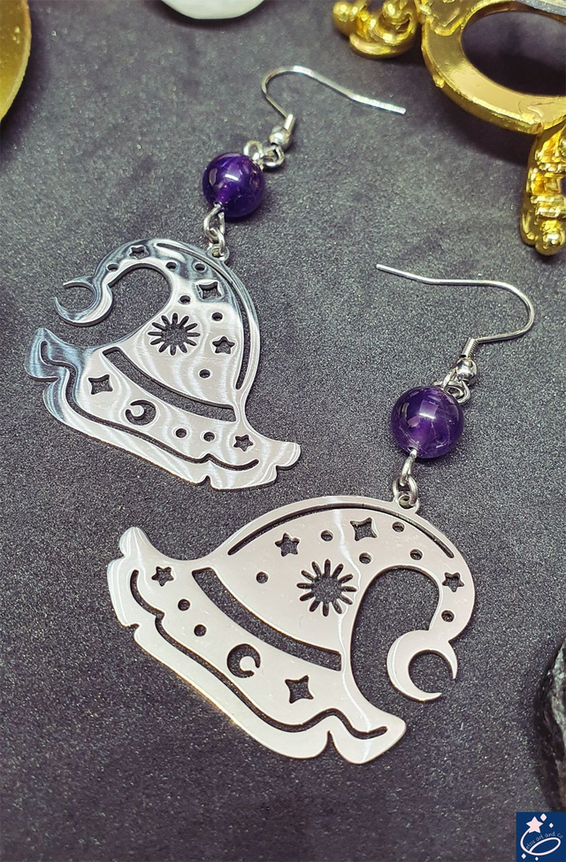 Boucles d&#039;oreilles chapeaux de sorcière et améthystes 