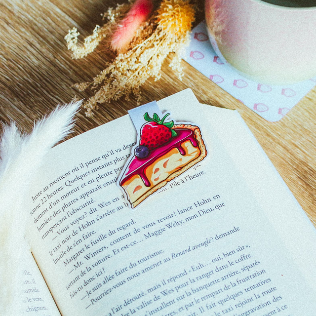 00 - Marque-Pages Magnétique - Part de Tarte aux Fruits Rouges