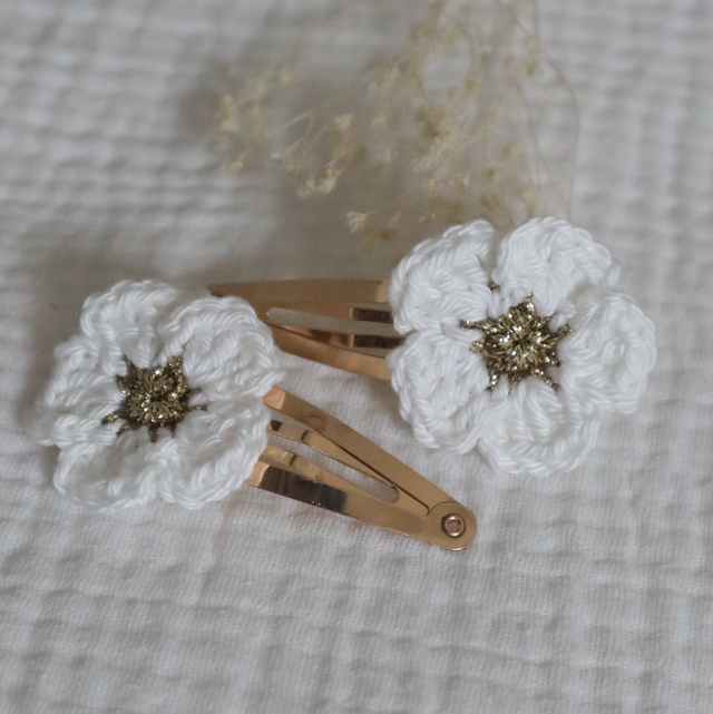 Barrettes fleurs jumelles blanc neige 