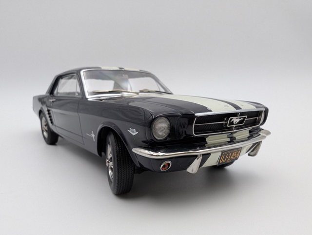 Ford Mustang Coupe 1966 - skala 1:18