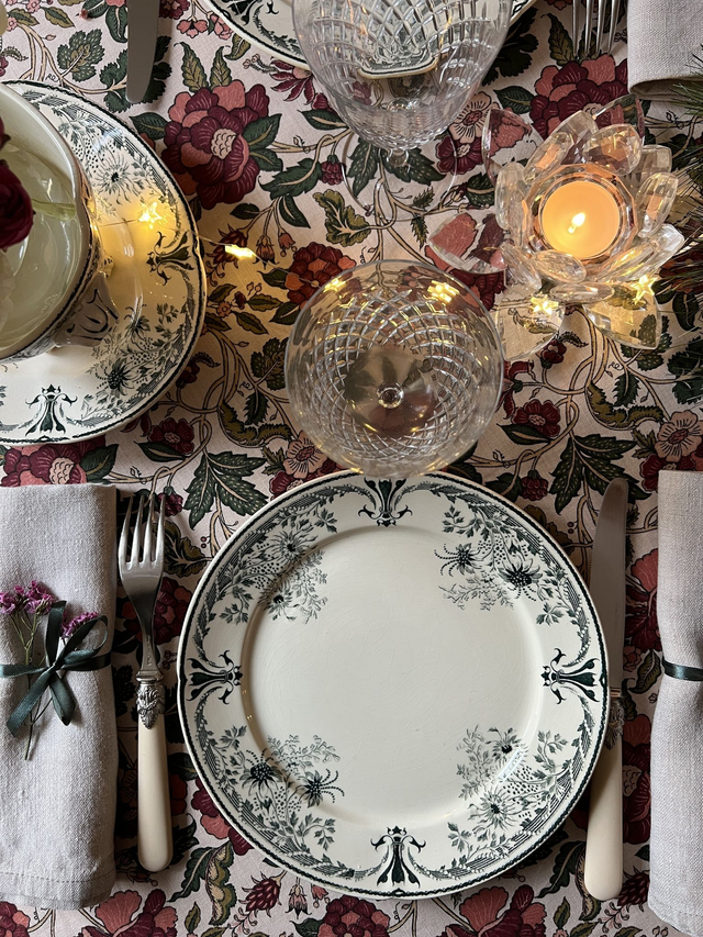 MOLIERE - Suite de 6 assiettes plates signées Sarreguemines - Terre de Fer