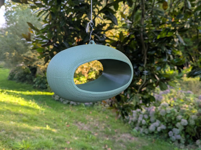 Mangeoire à oiseaux de la nature à suspendre de forme ovale