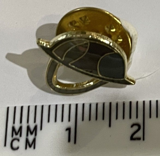 Helmet enamel badge