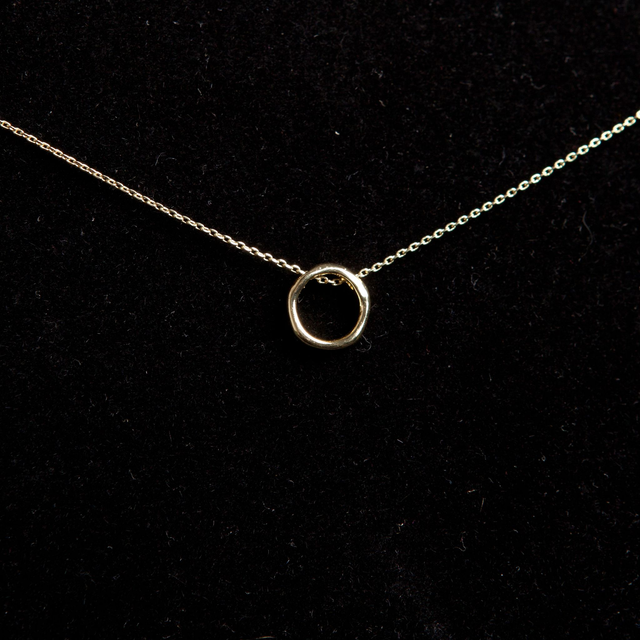 Pendentif et chaîne o