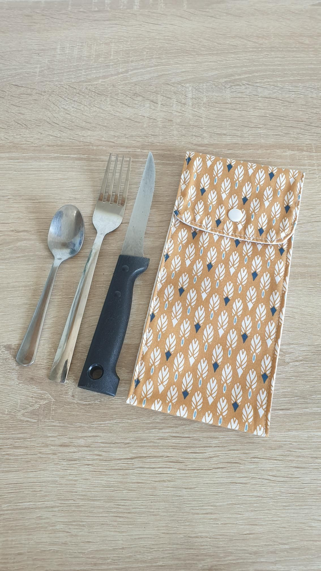 Etui à couverts ou brosse à dents imperméable jaune 