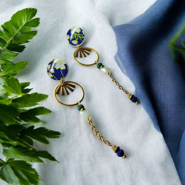 Boucles d'oreilles pendantes motifs japonais bleu foncé