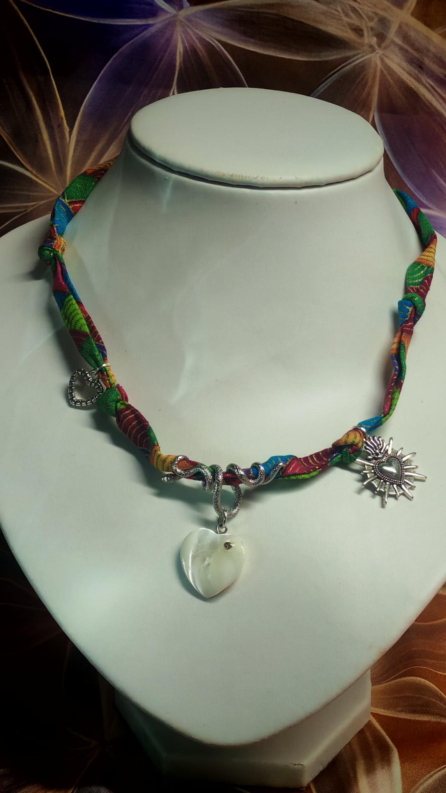 Collier tissu et nacre en cœur