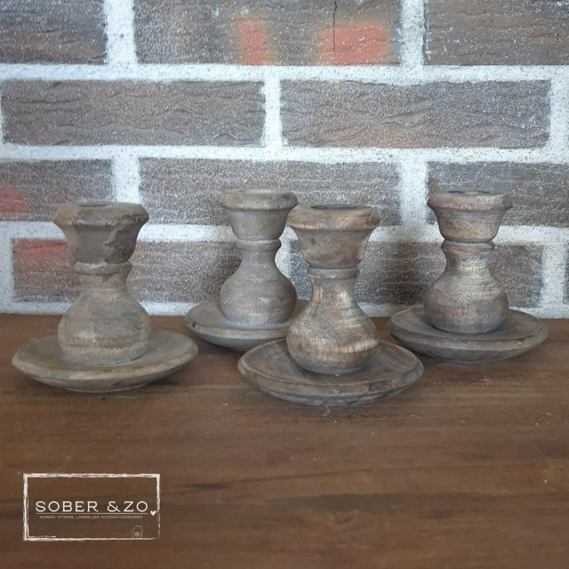 Houten kandelaar voor dinerkaars Y