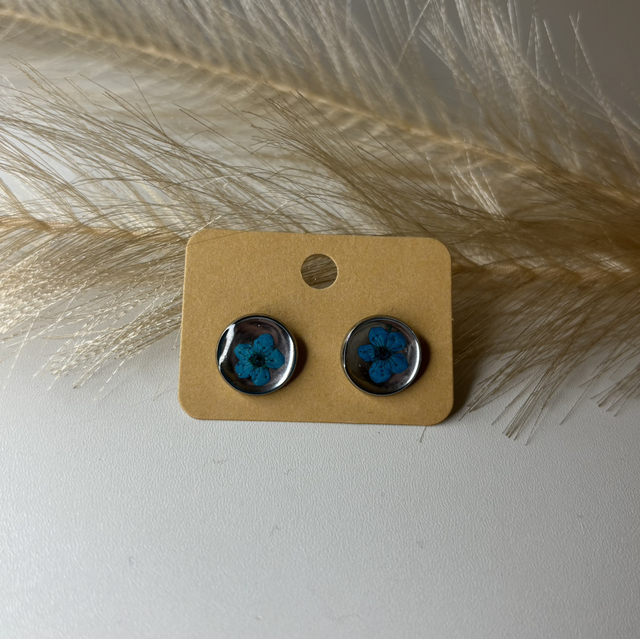 Clous d’oreille fleur bleue