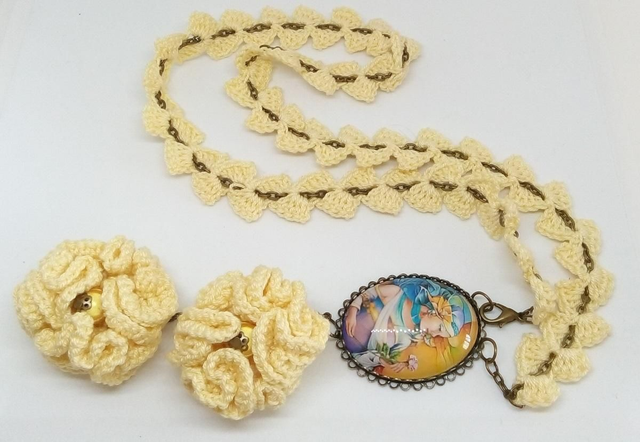 COLLIER PENDENTIF CROCHETE