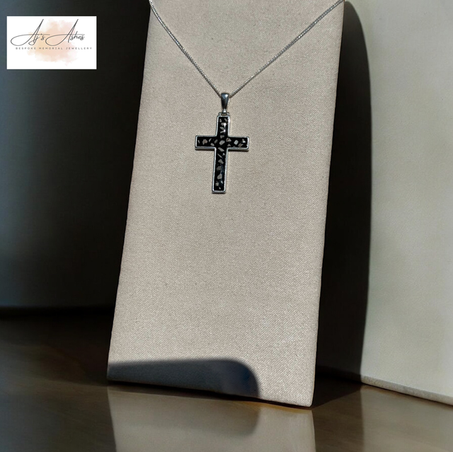 Flatter style cross