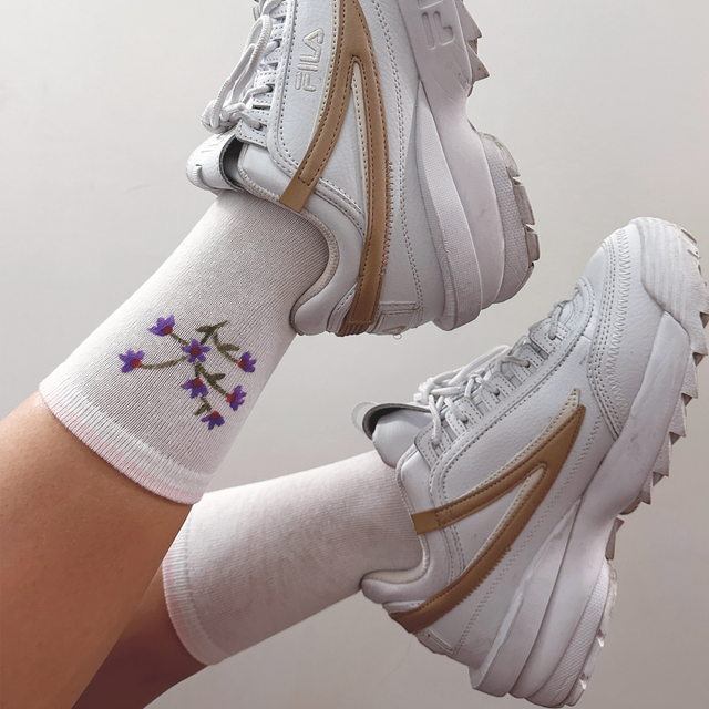 Chaussettes fleurs violettes bord rose pastel