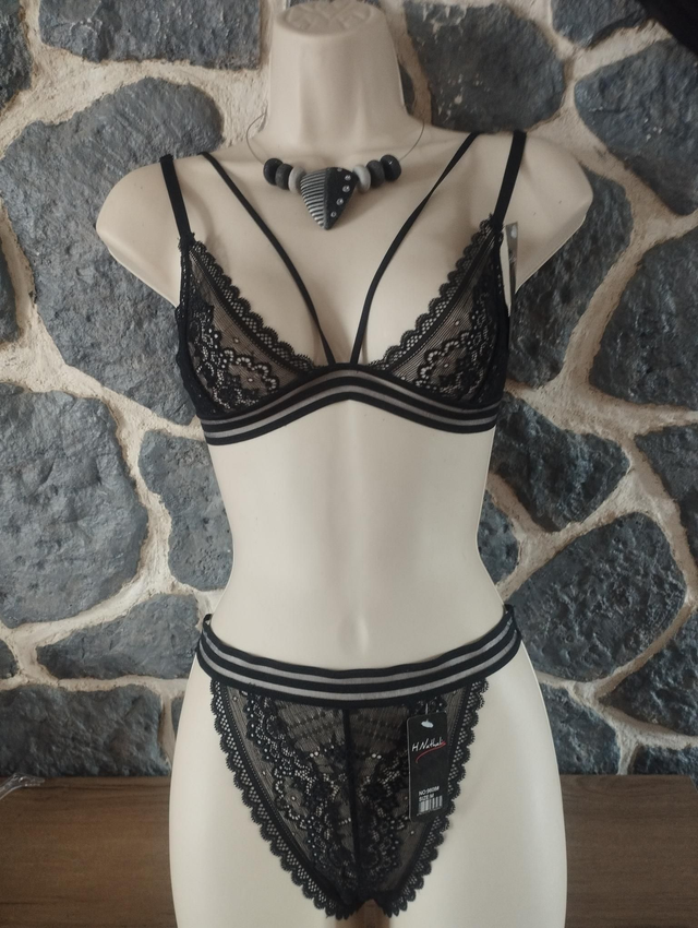 Ensemble triangle sans armatures ni rembourrage avec brides