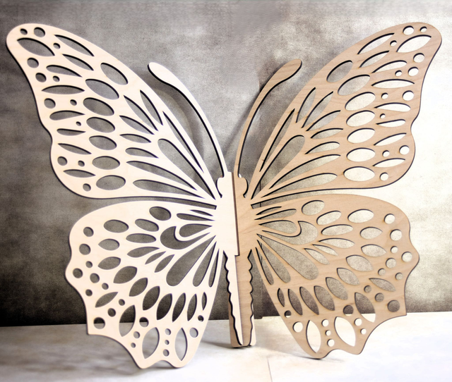 Papillon en bois découpé au laser